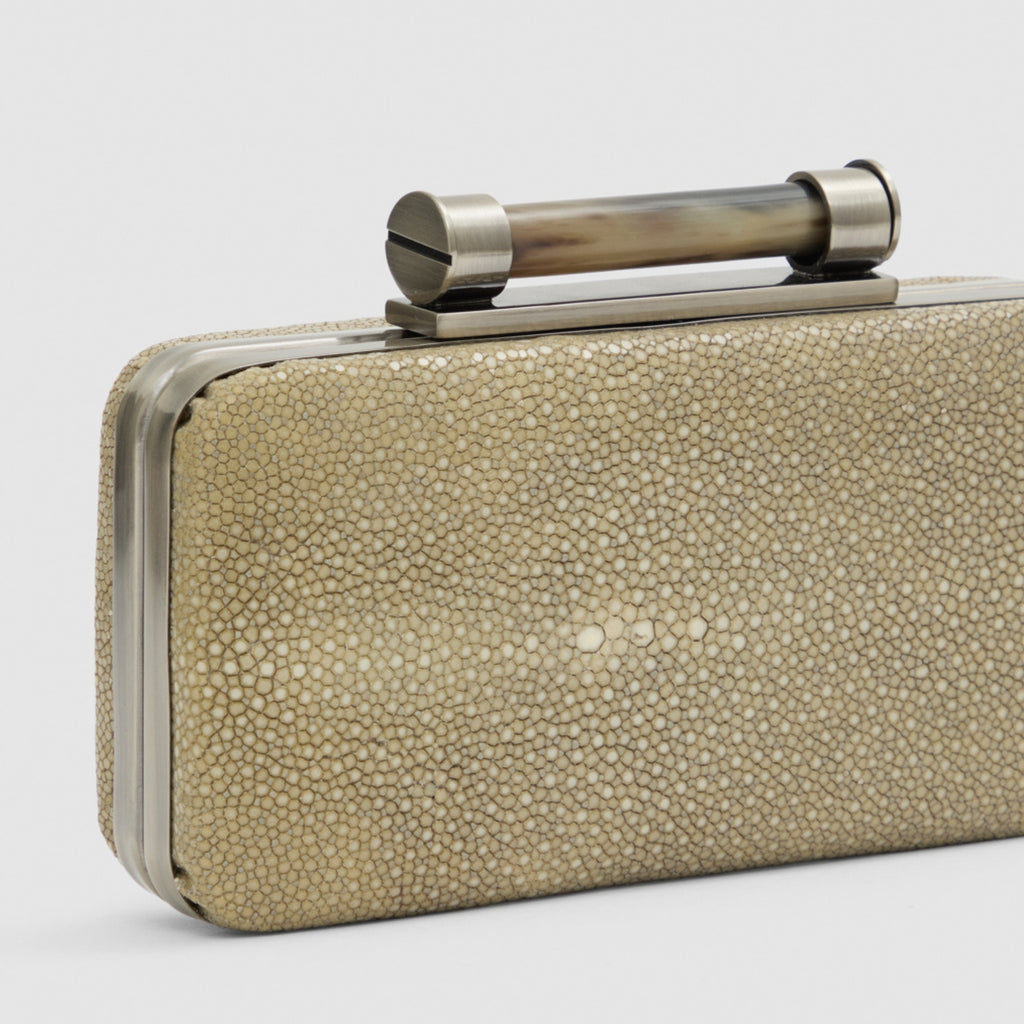 Clutch Aracá Couro Arraia