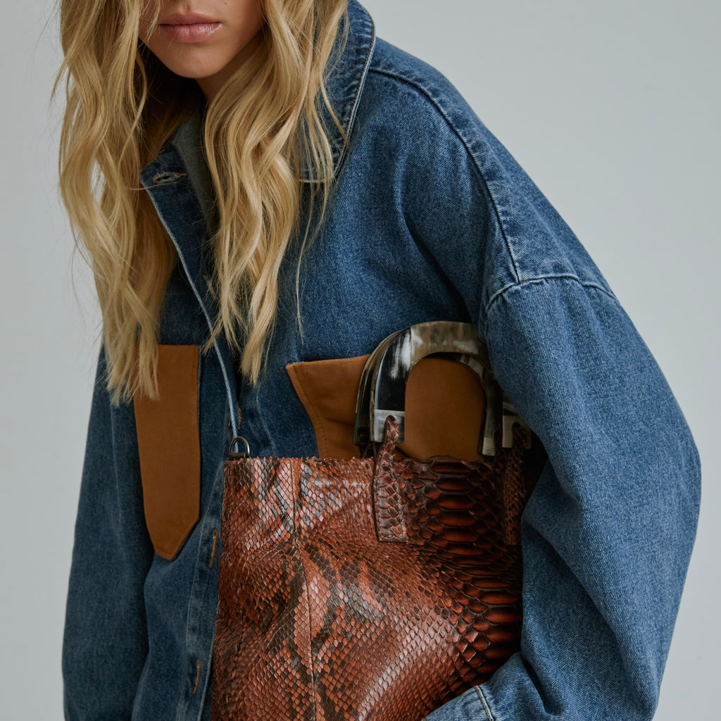 Camisa Jeans Oversized Bolsos Camurça